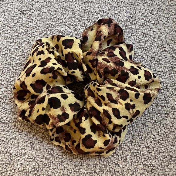 Los Angeles Apparel MAXI CHIFFON SCRUNCHIE in Leopard Cheetah Print - Picture 2 of 2